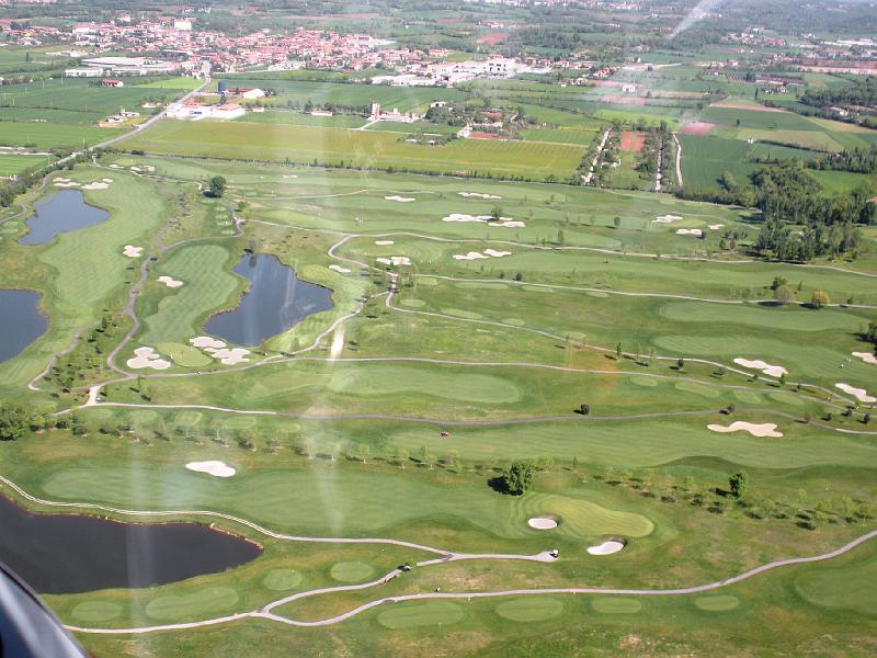DSCN0090.JPG - Il campo da golf di Carzago e l'Aviosuperficie BS10